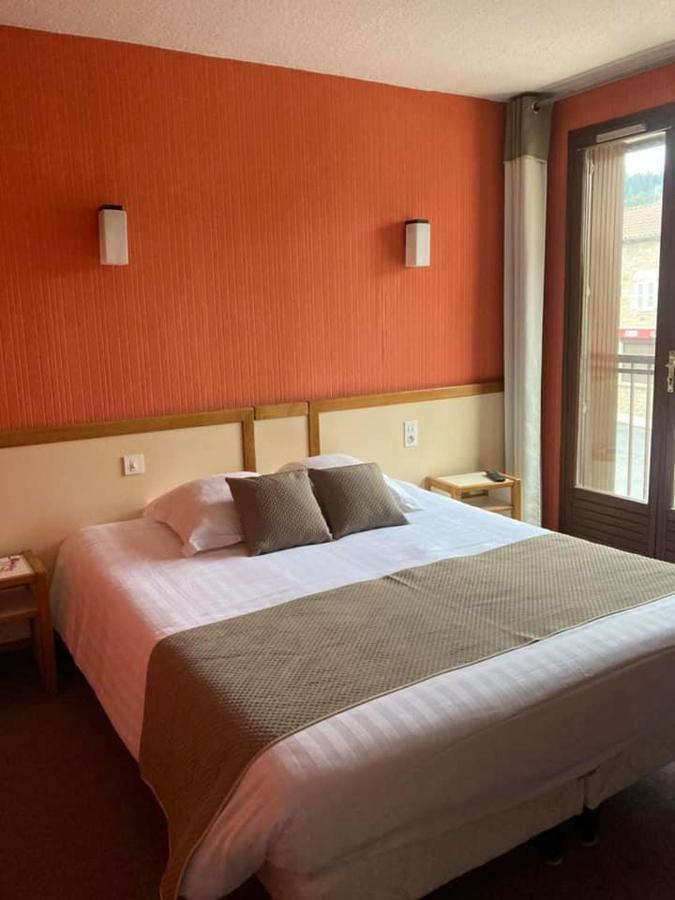 Logis Hotel Restaurant Des Voyageurs Le Malzieu-Ville Екстер'єр фото