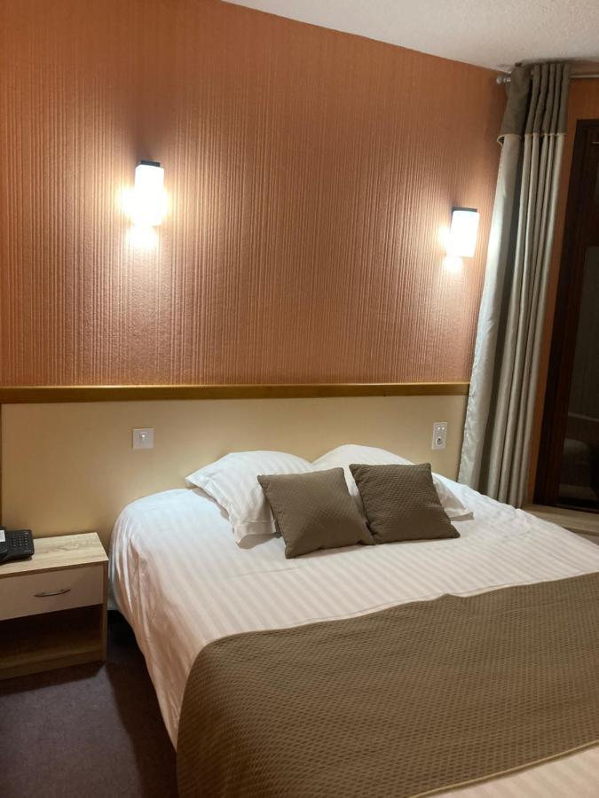 Logis Hotel Restaurant Des Voyageurs Le Malzieu-Ville Екстер'єр фото
