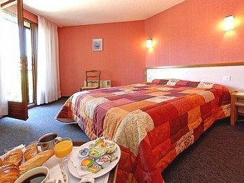 Logis Hotel Restaurant Des Voyageurs Le Malzieu-Ville Екстер'єр фото