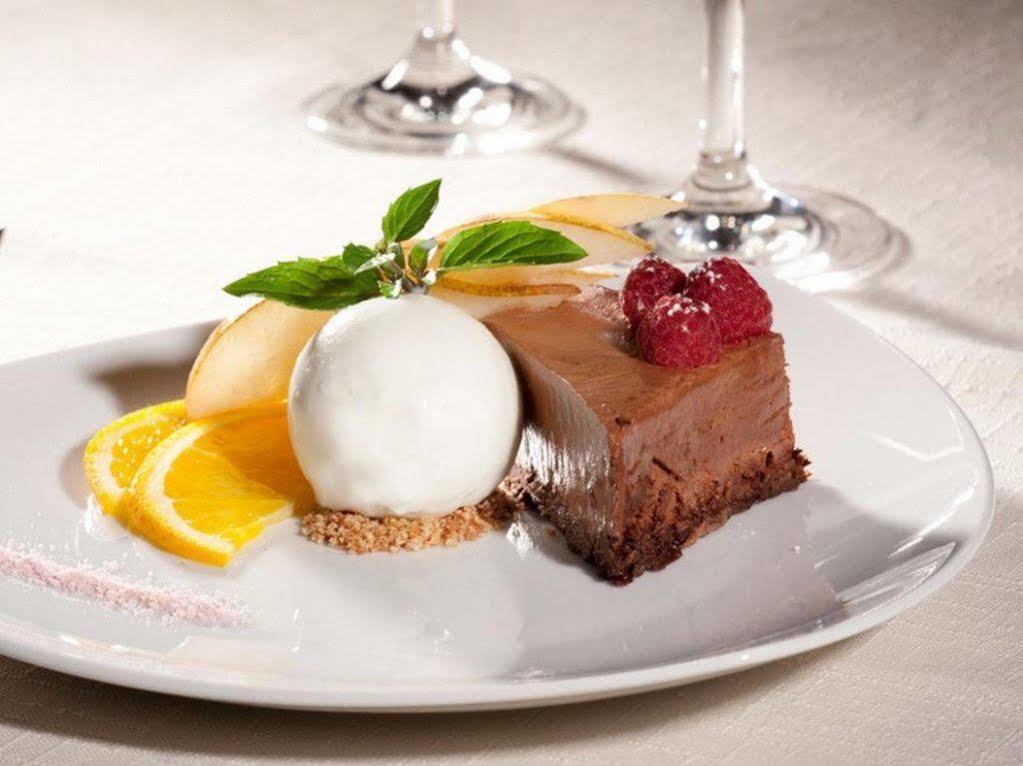 Logis Hotel Restaurant Des Voyageurs Le Malzieu-Ville Екстер'єр фото