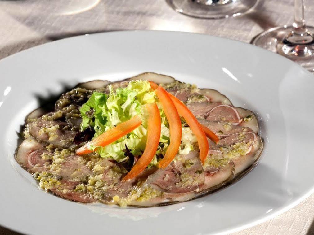 Logis Hotel Restaurant Des Voyageurs Le Malzieu-Ville Екстер'єр фото